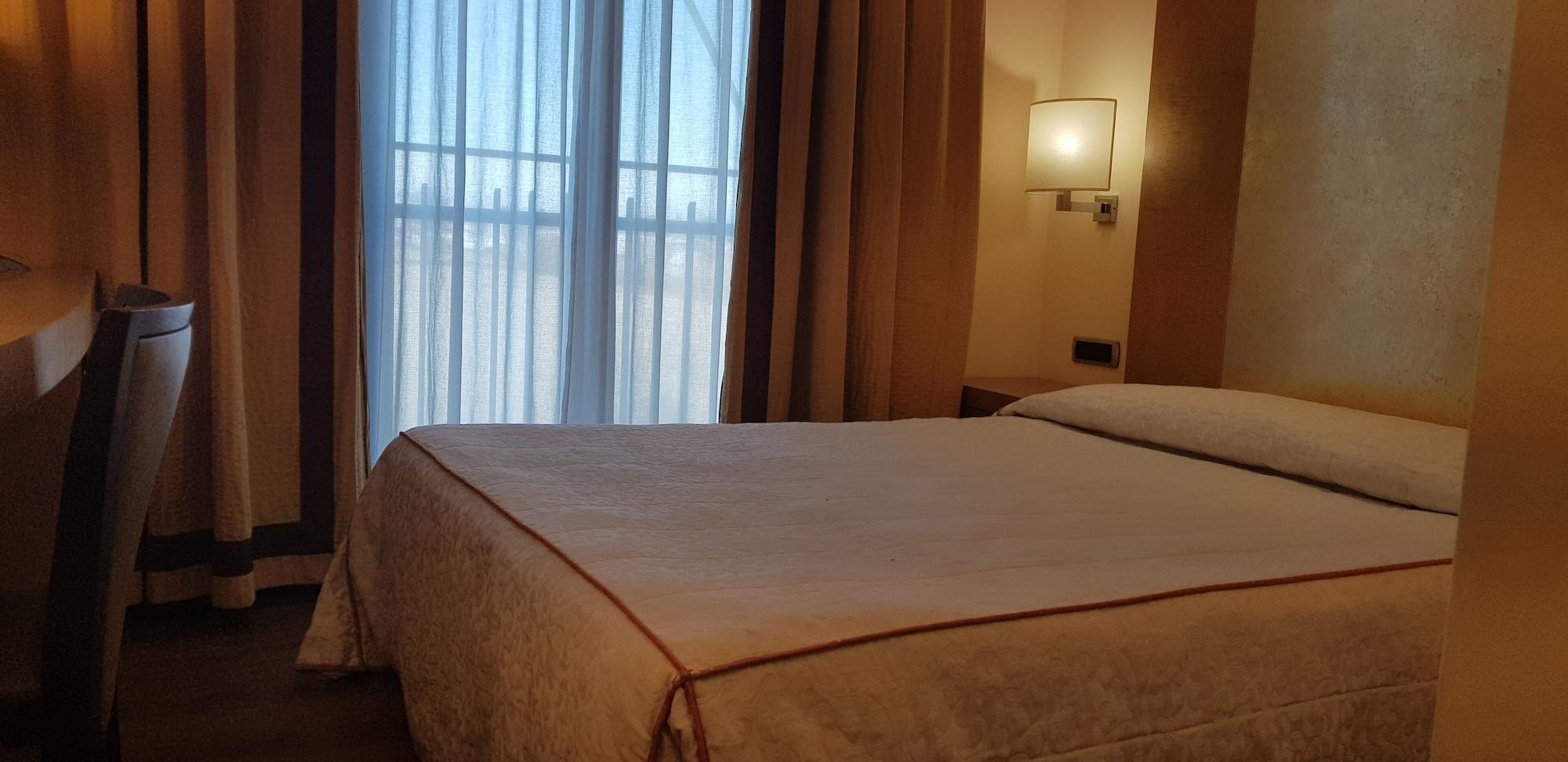 Hotel Tiffany Milano Trezzano sul Naviglio Exterior photo