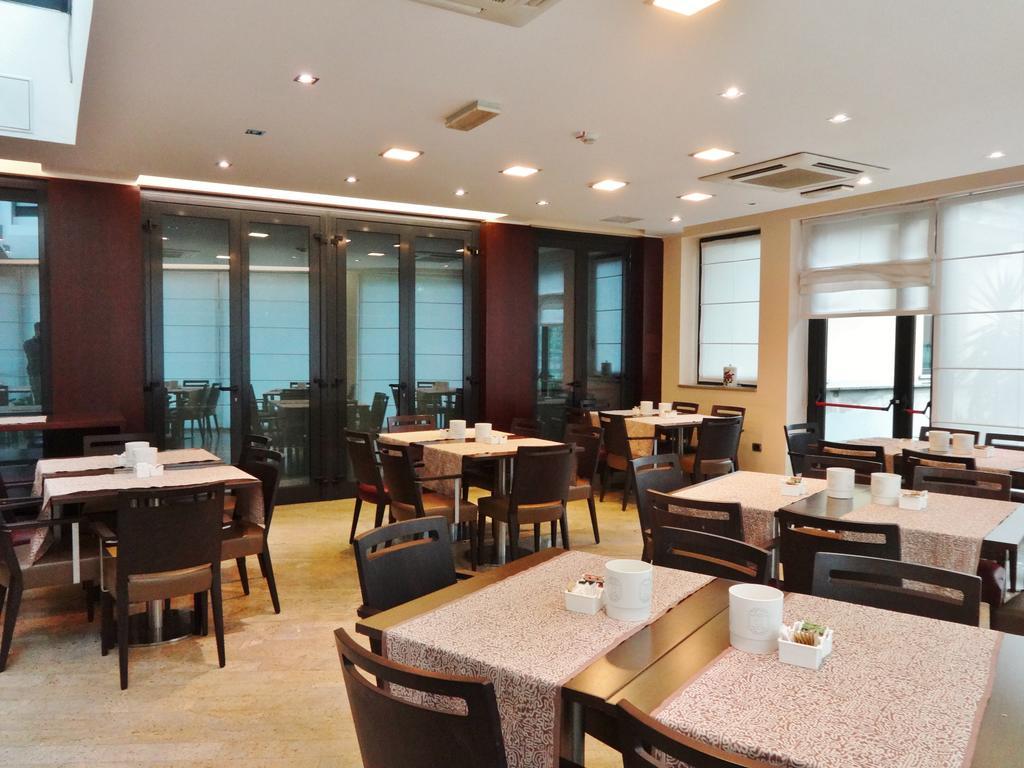 Hotel Tiffany Milano Trezzano sul Naviglio Exterior photo