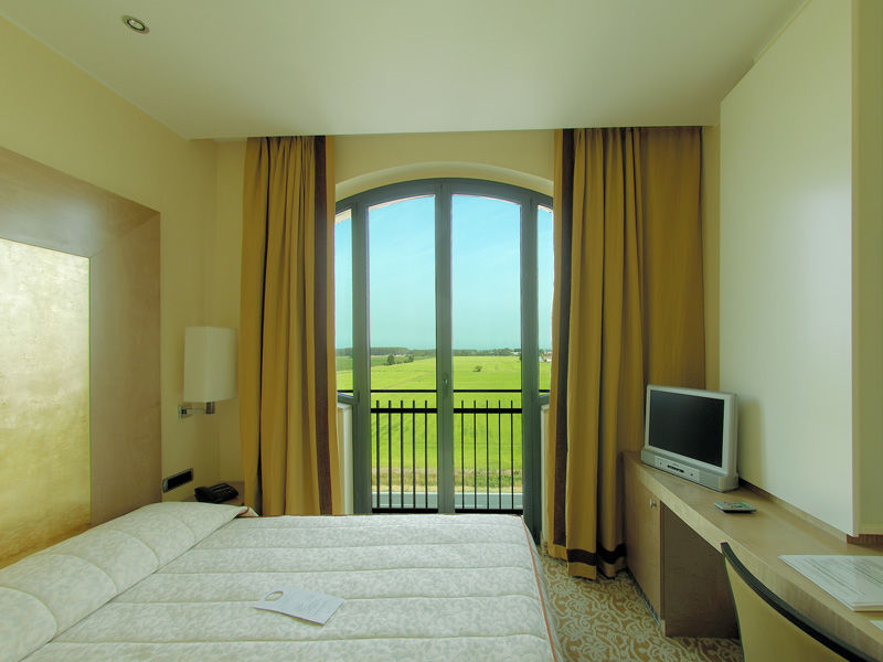 Hotel Tiffany Milano Trezzano sul Naviglio Exterior photo