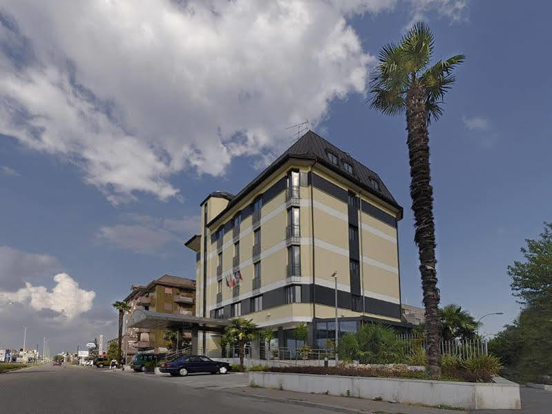 Hotel Tiffany Milano Trezzano sul Naviglio Exterior photo