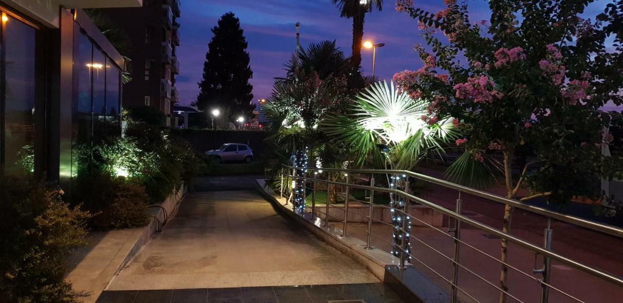 Hotel Tiffany Milano Trezzano sul Naviglio Exterior photo